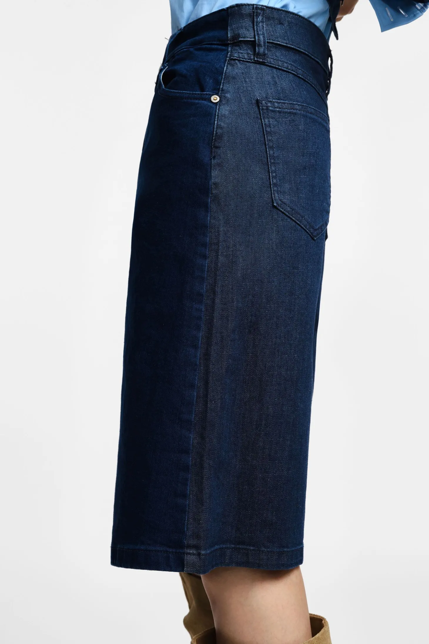Bermuda in denim al ginocchio a cinque tasche