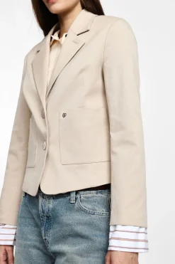 Blazer con bottoni e tasche