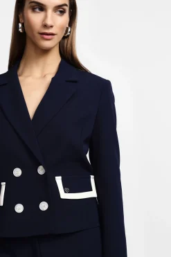 Blazer corto con bottoni e tasche a contrasto