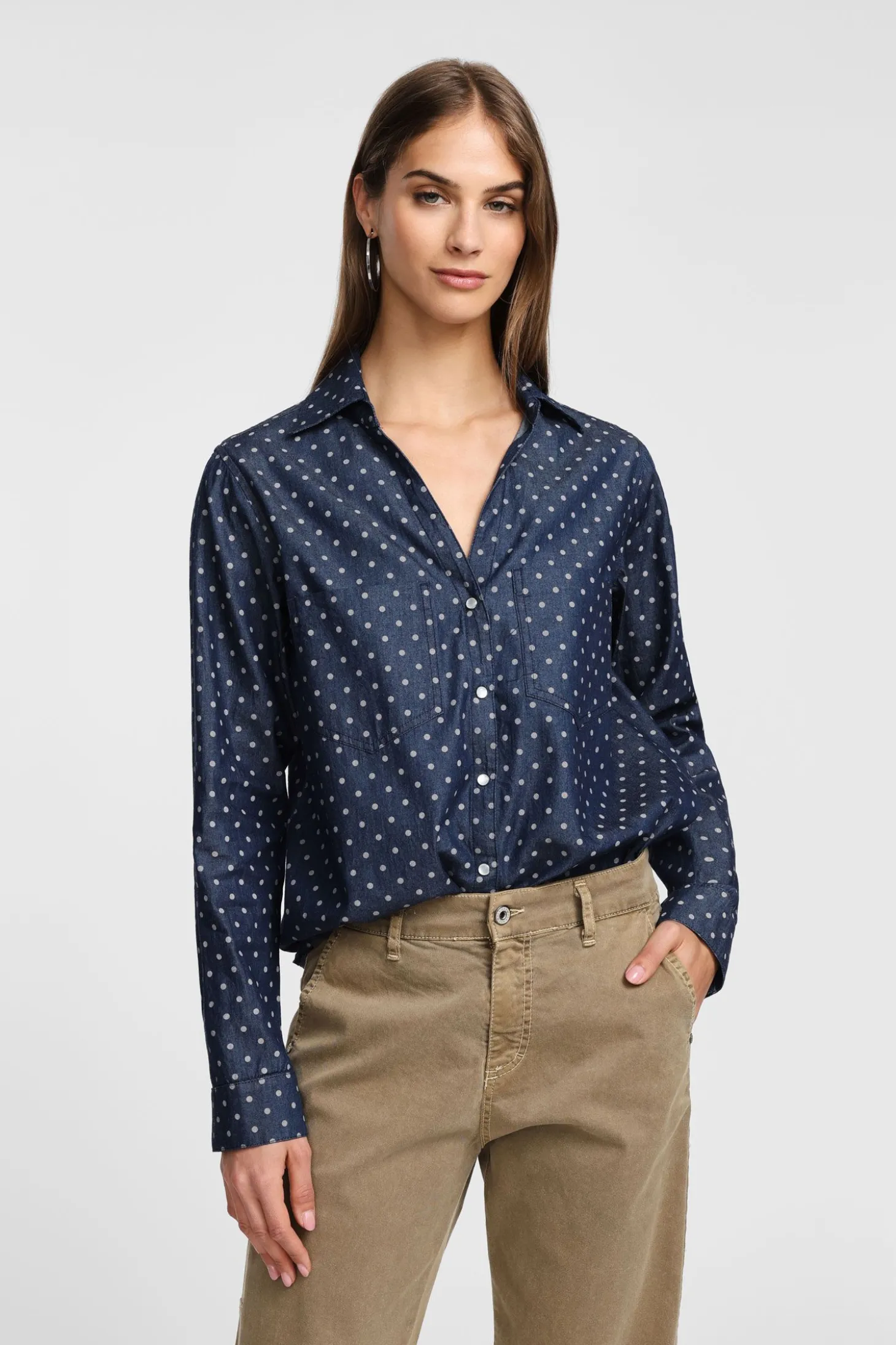 Camicia a pois con colletto classico