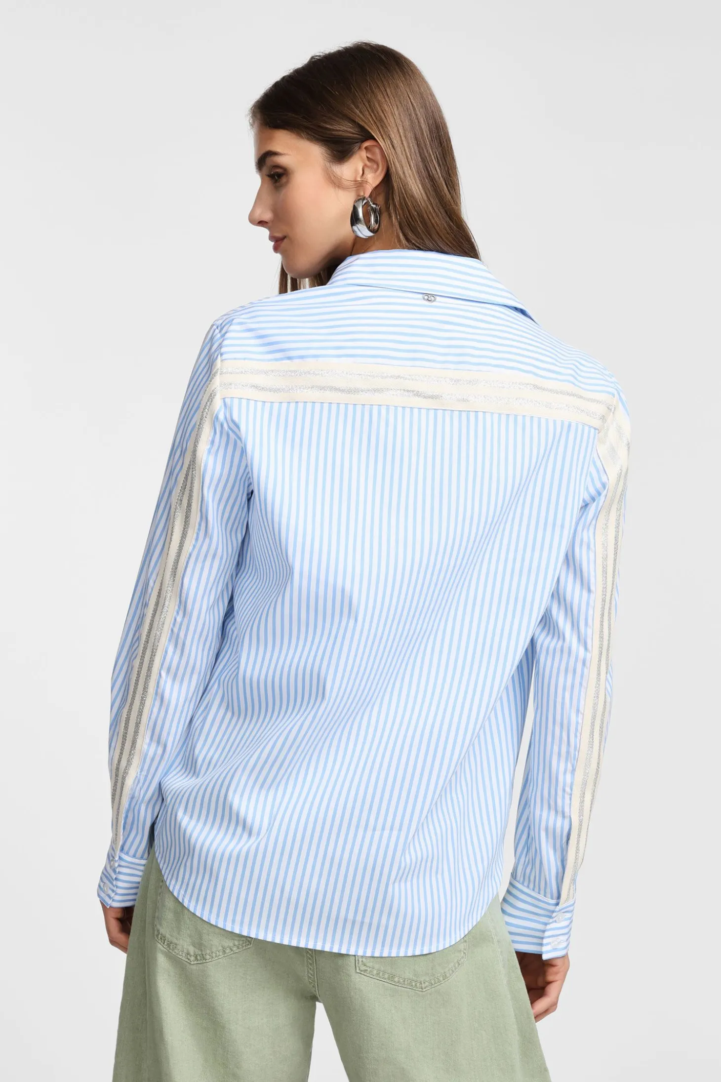 Camicia a righe con colletto classico