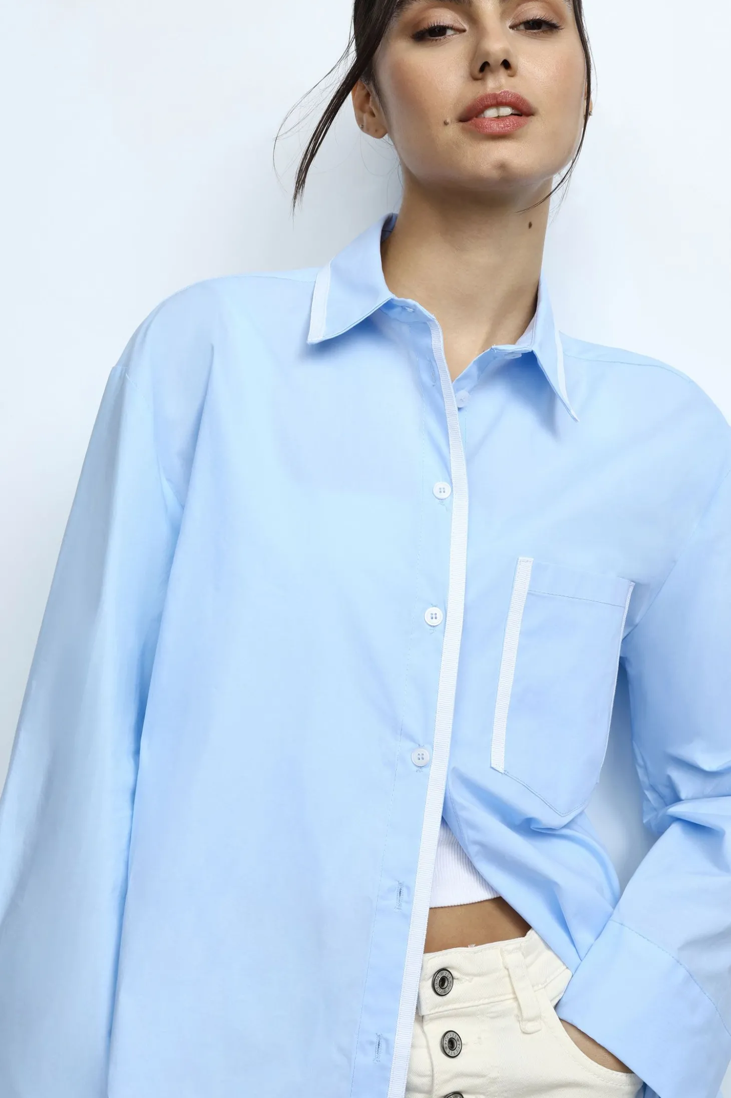 Camicia classica con tasca profilata