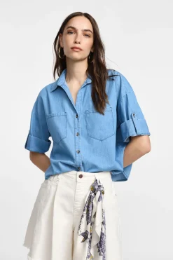 Camicia con bottoni e tasche