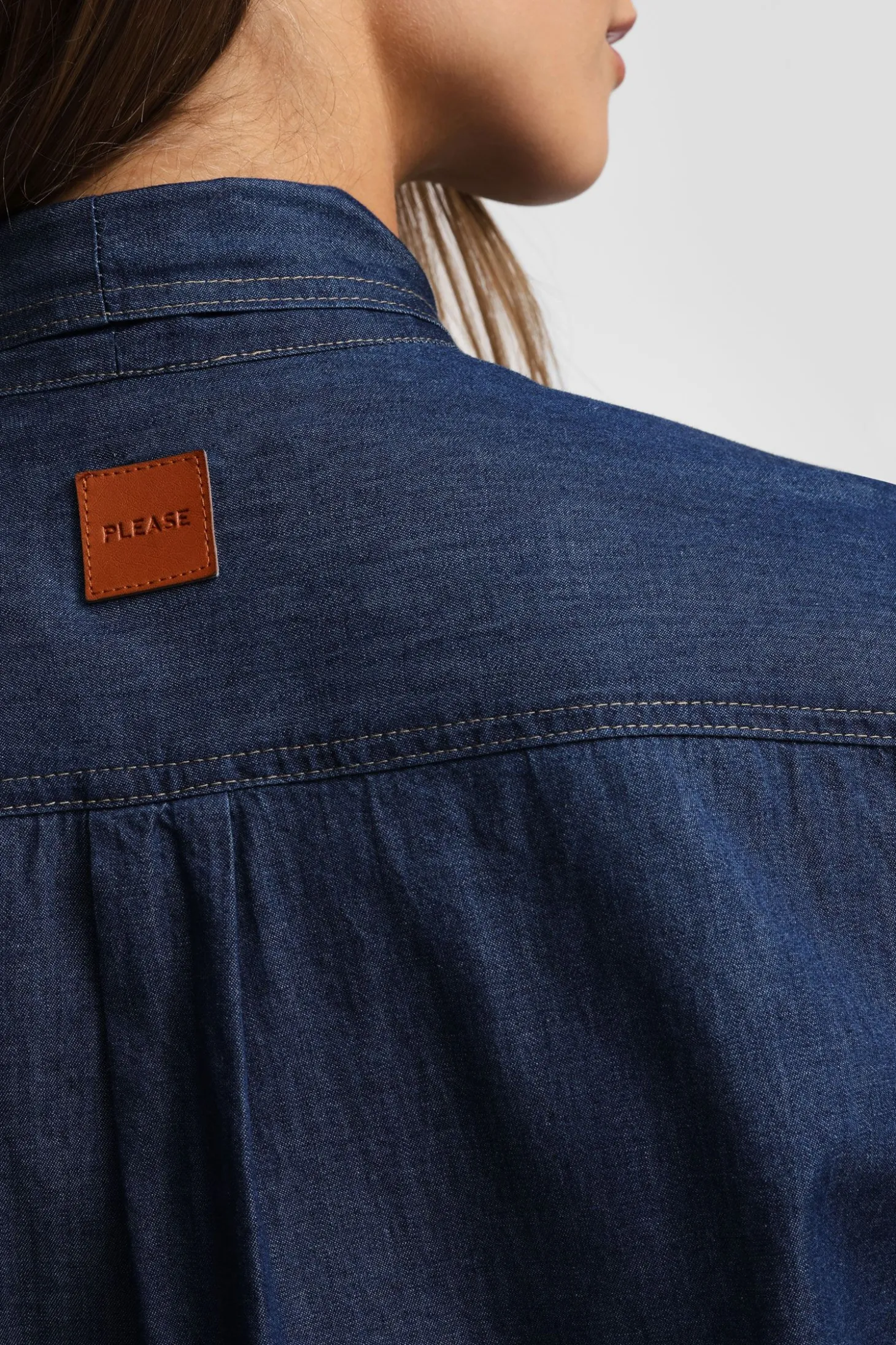 Camicia con maniche lunghe e fiocco