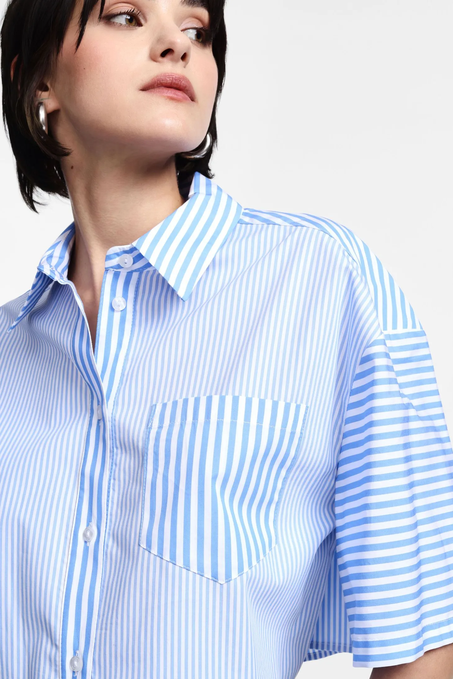 Camicia corta a righe combinate con tasca