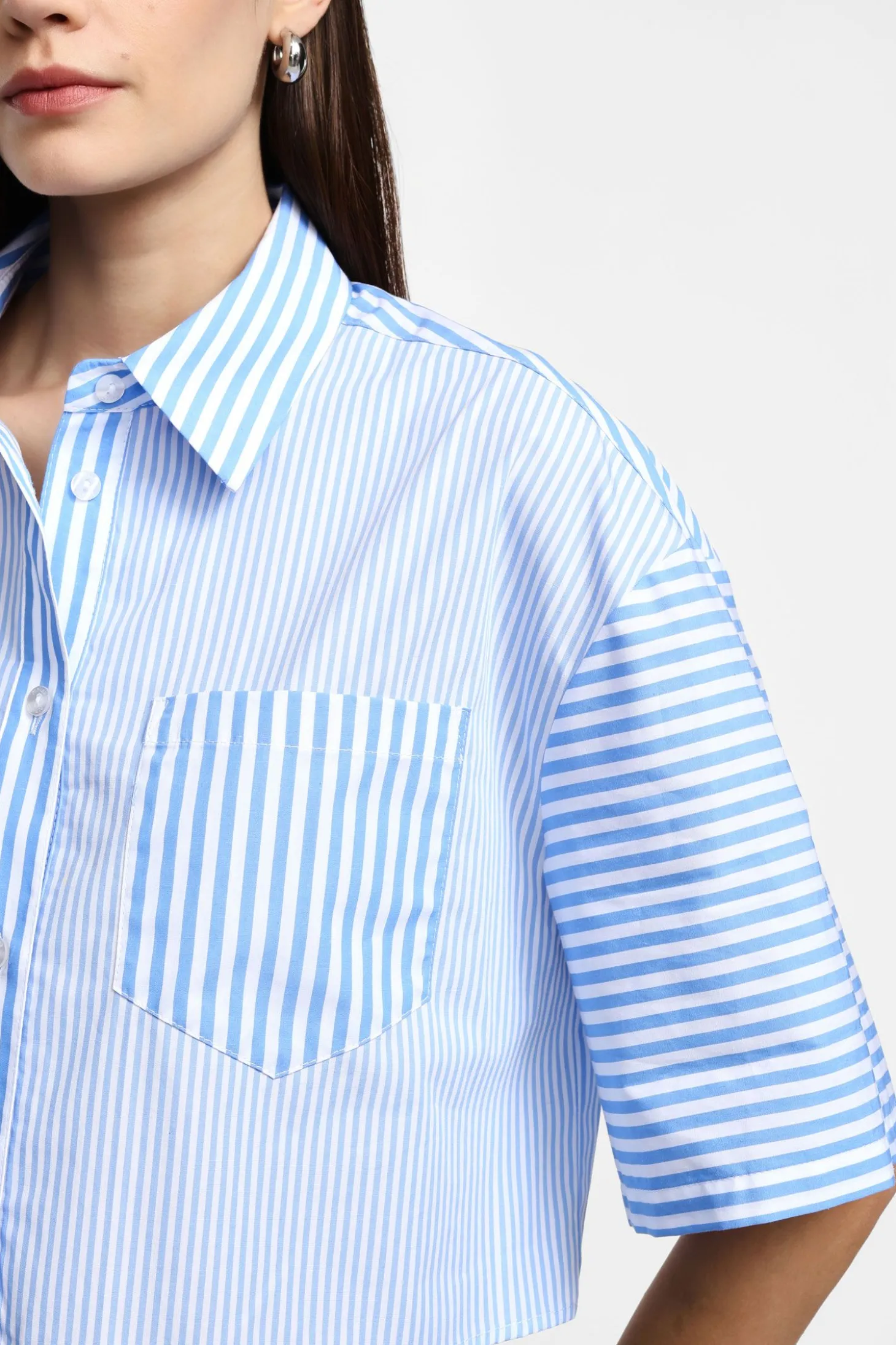 Camicia corta a righe combinate con tasca