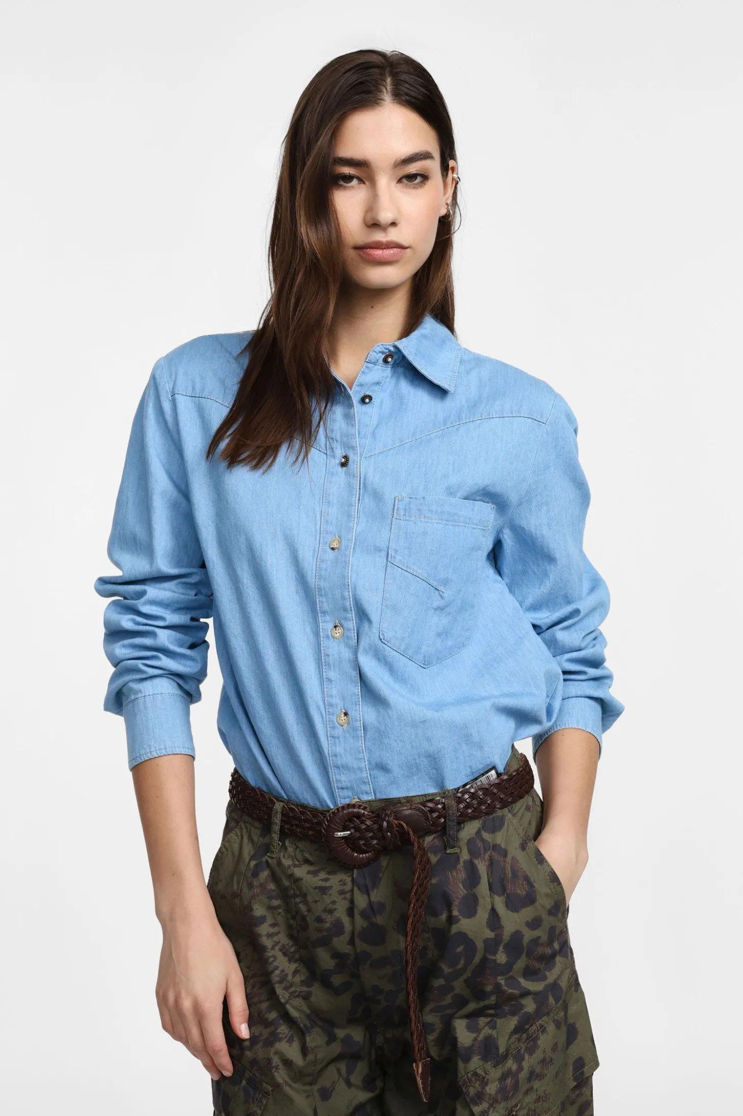 Camicia di jeans a bottoni con taschino