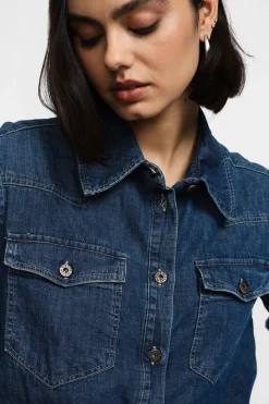 Camicia di jeans con colletto classico e bottoni