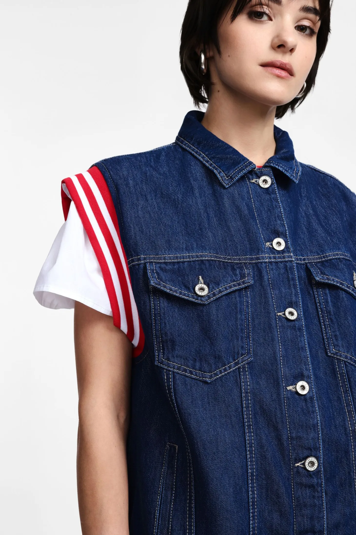 Gilet di jeans con bottoni e tasche