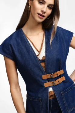 Gilet in denim con doppio cinturino