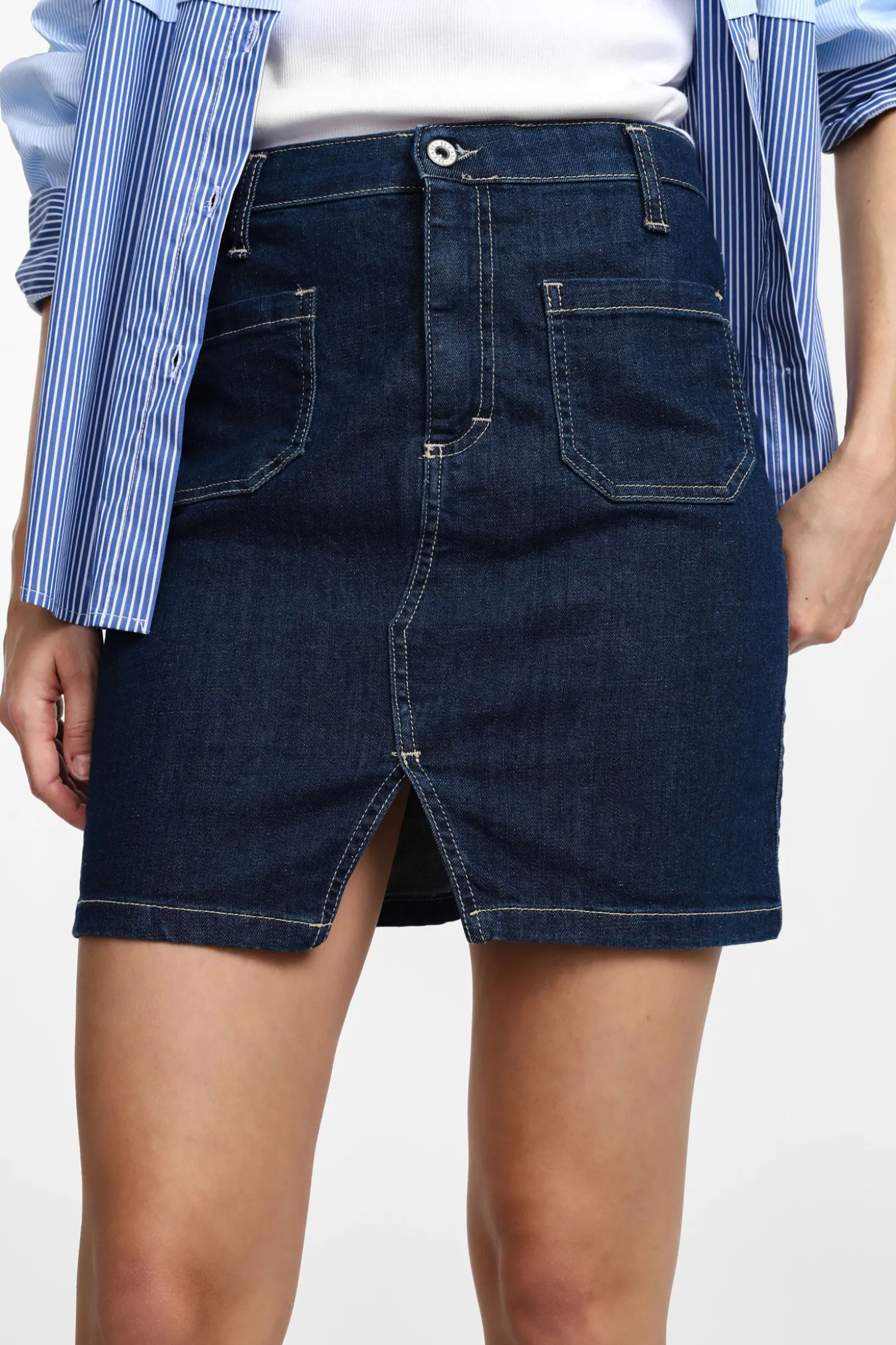 Gonna corta in denim con spacco