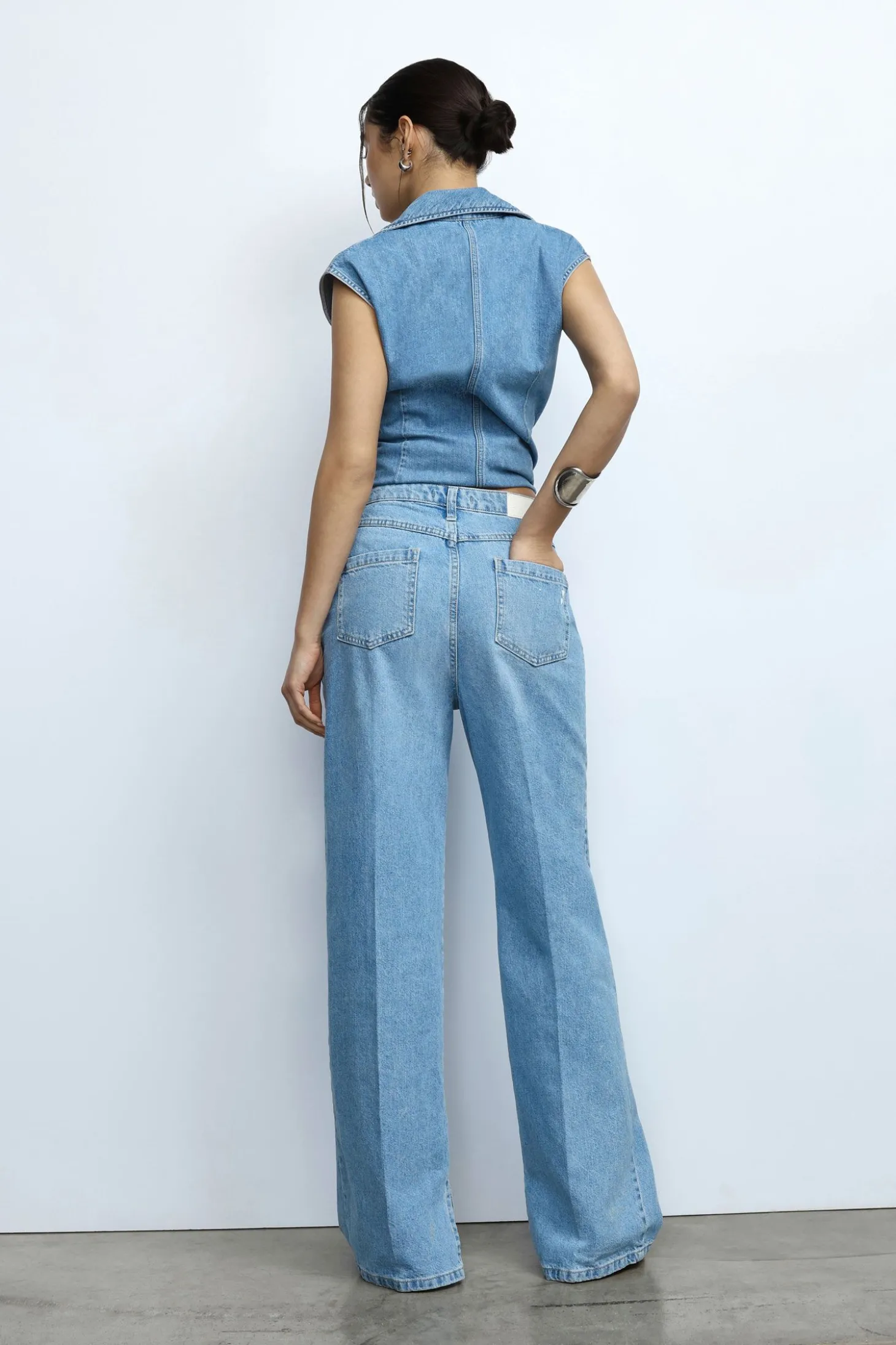 Jeans a gamba larga con spacchi