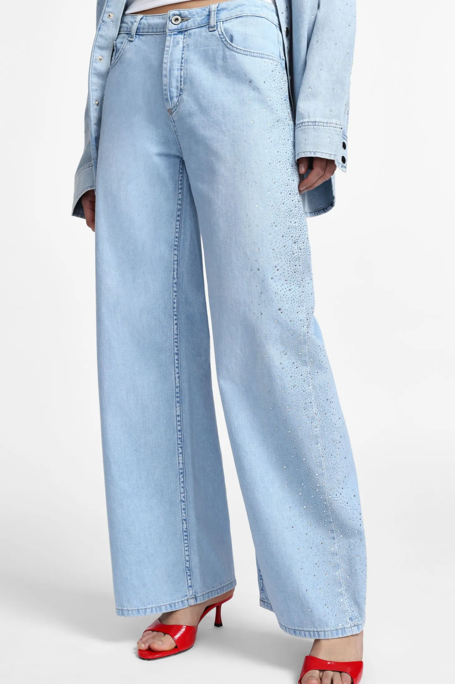 Jeans a gamba larga con vita media