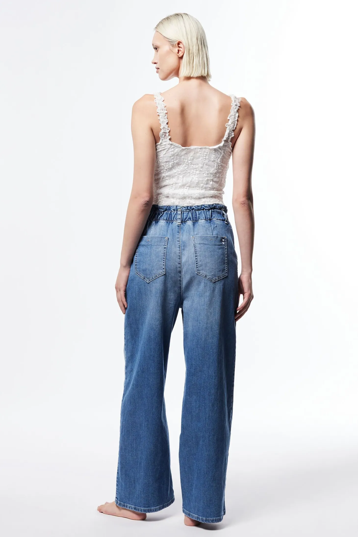 Jeans a gamba larga con vita alta