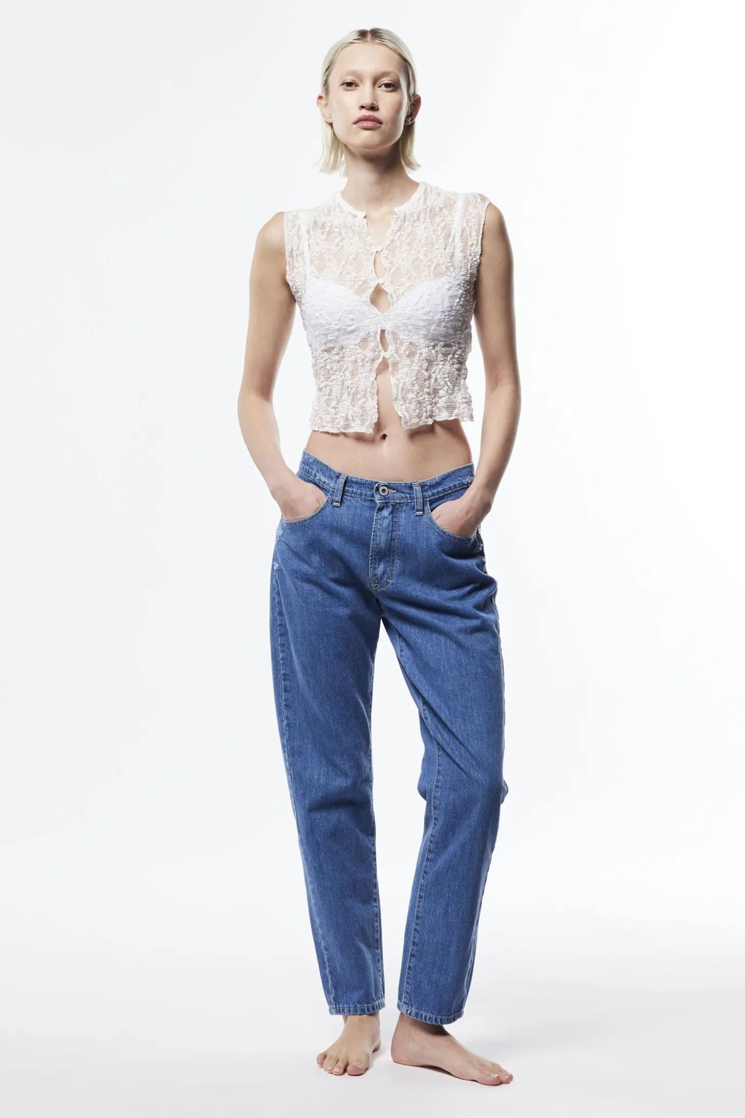 Jeans a sigaretta con microrotture