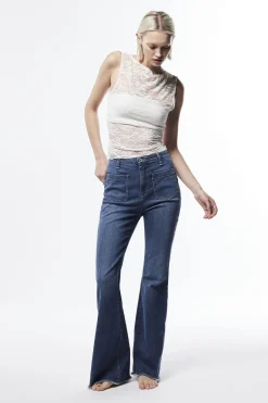 Jeans flare con vita alta e tasche