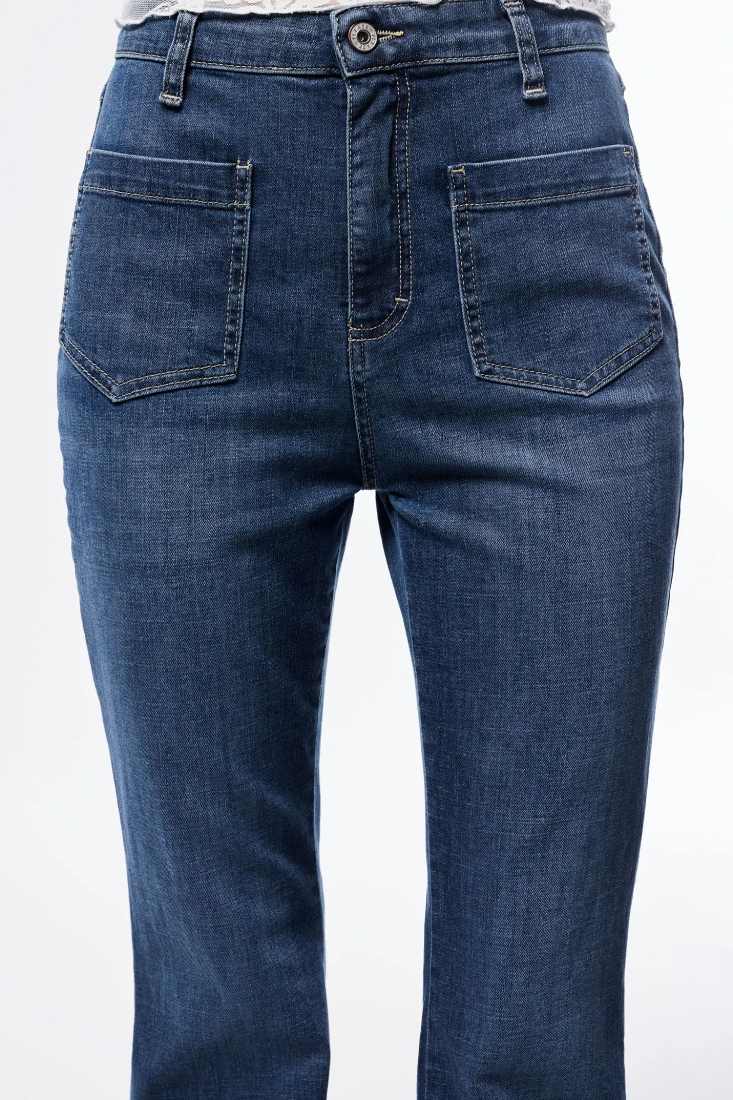 Jeans flare con vita alta e tasche