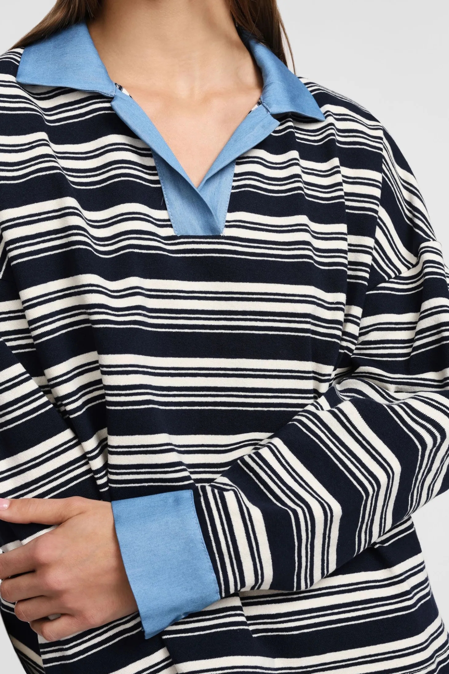 Maglione a righe collo polo