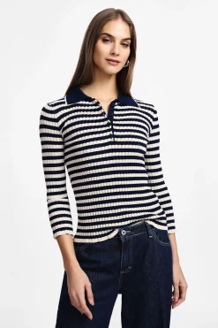 Maglione a righe con colletto