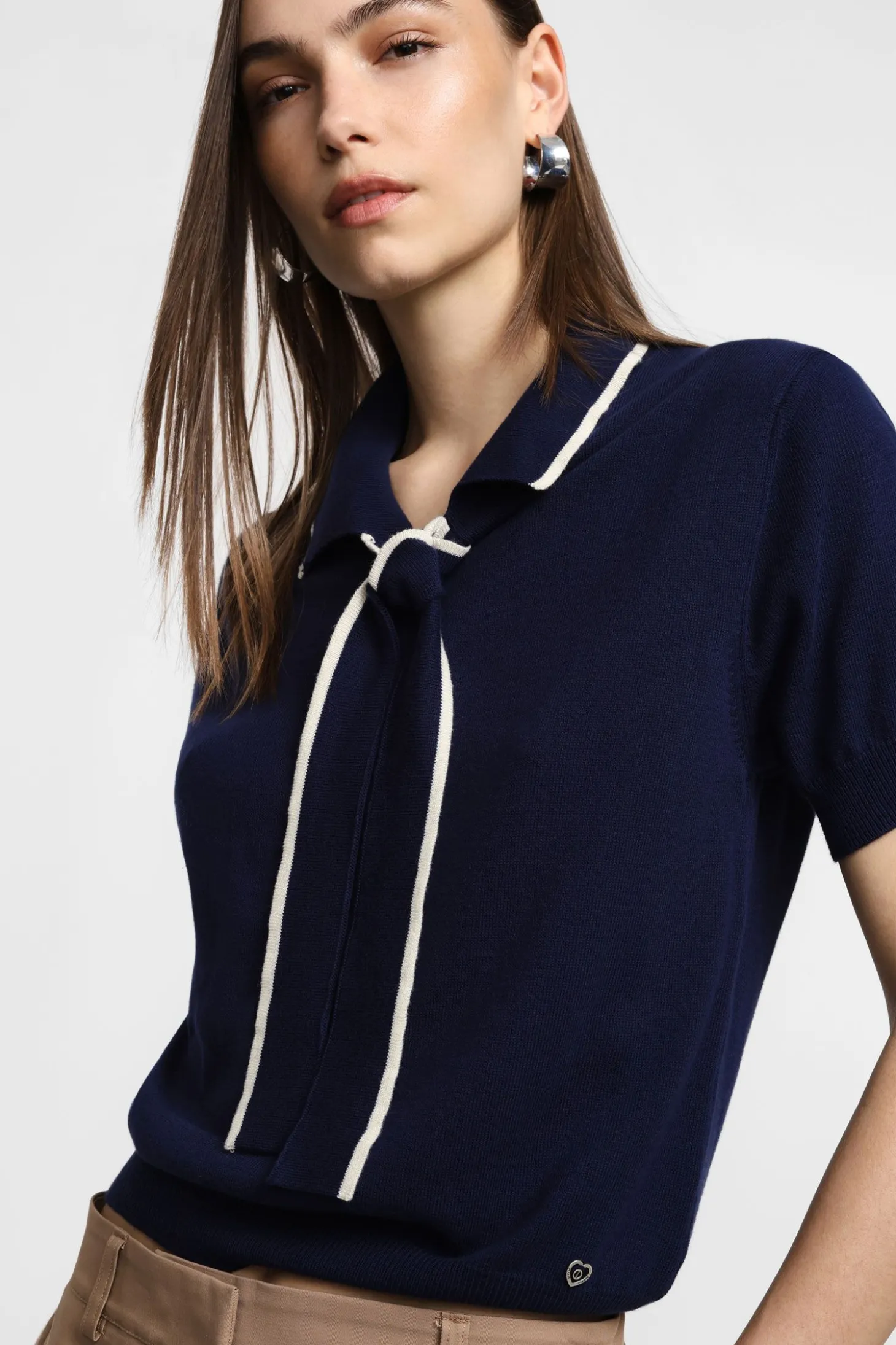 Maglione con colletto e righe