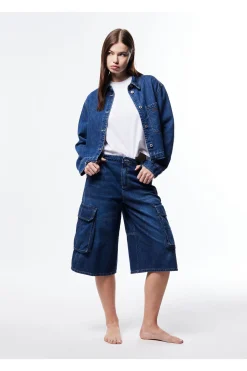 Pantaloncini a ginocchio in denim con tasche