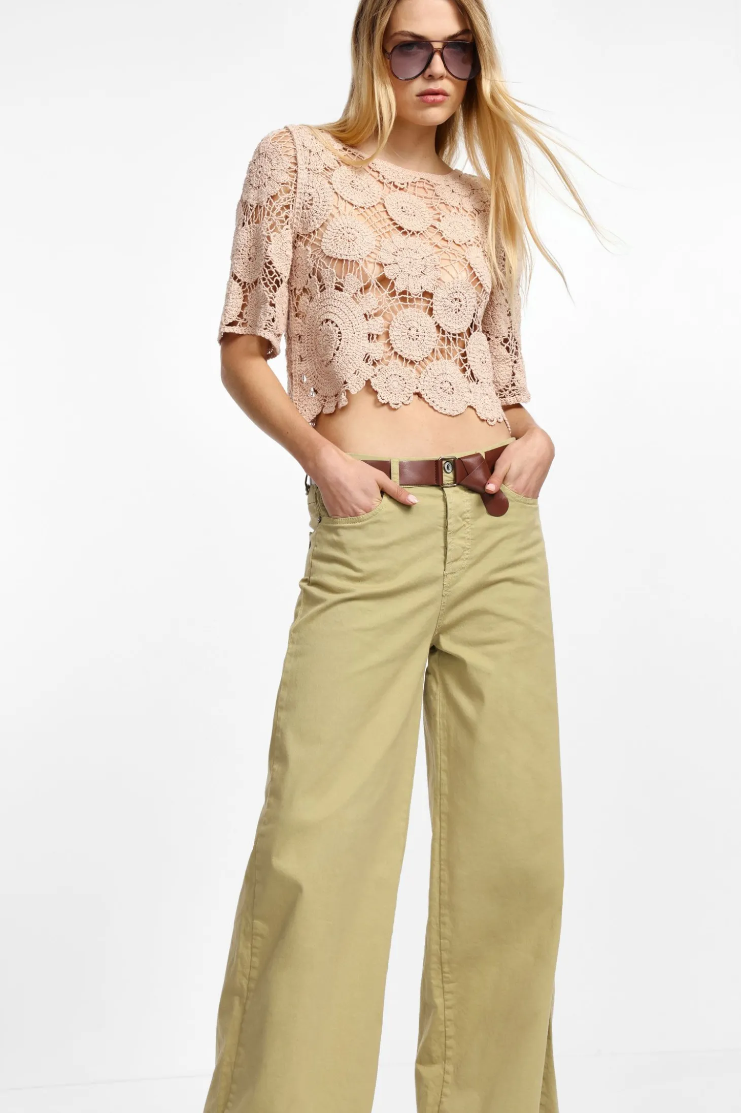 Pantaloni a gamba larga con cintura
