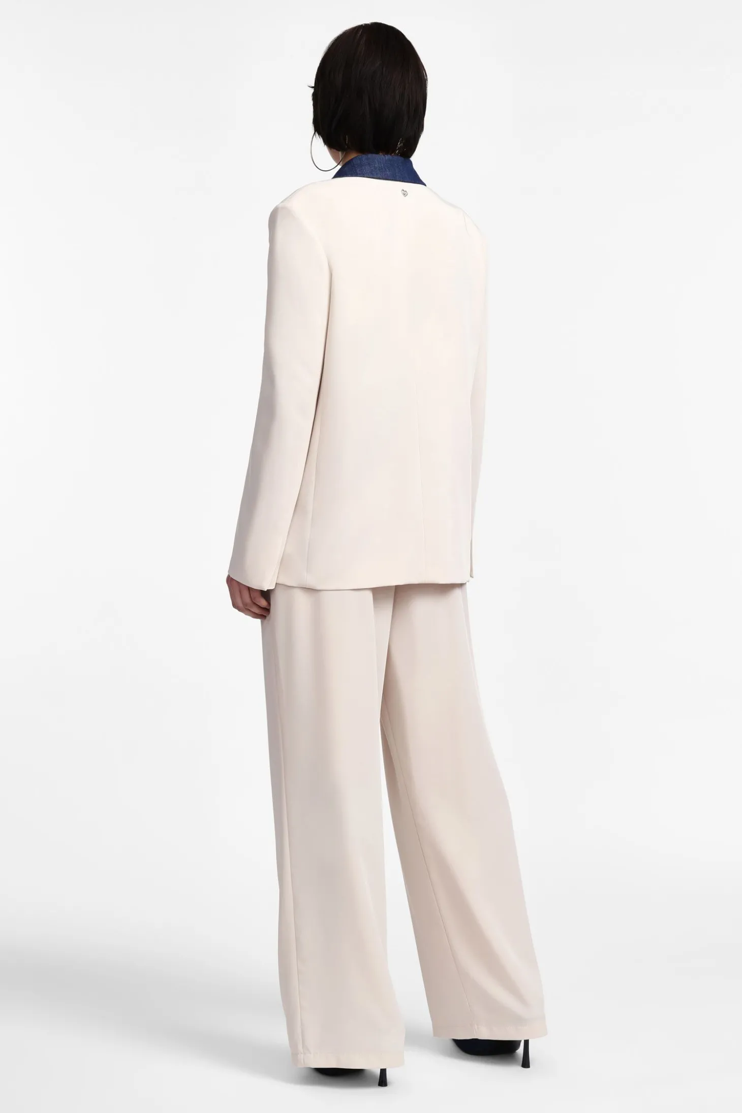 Pantaloni a gamba larga con pinces