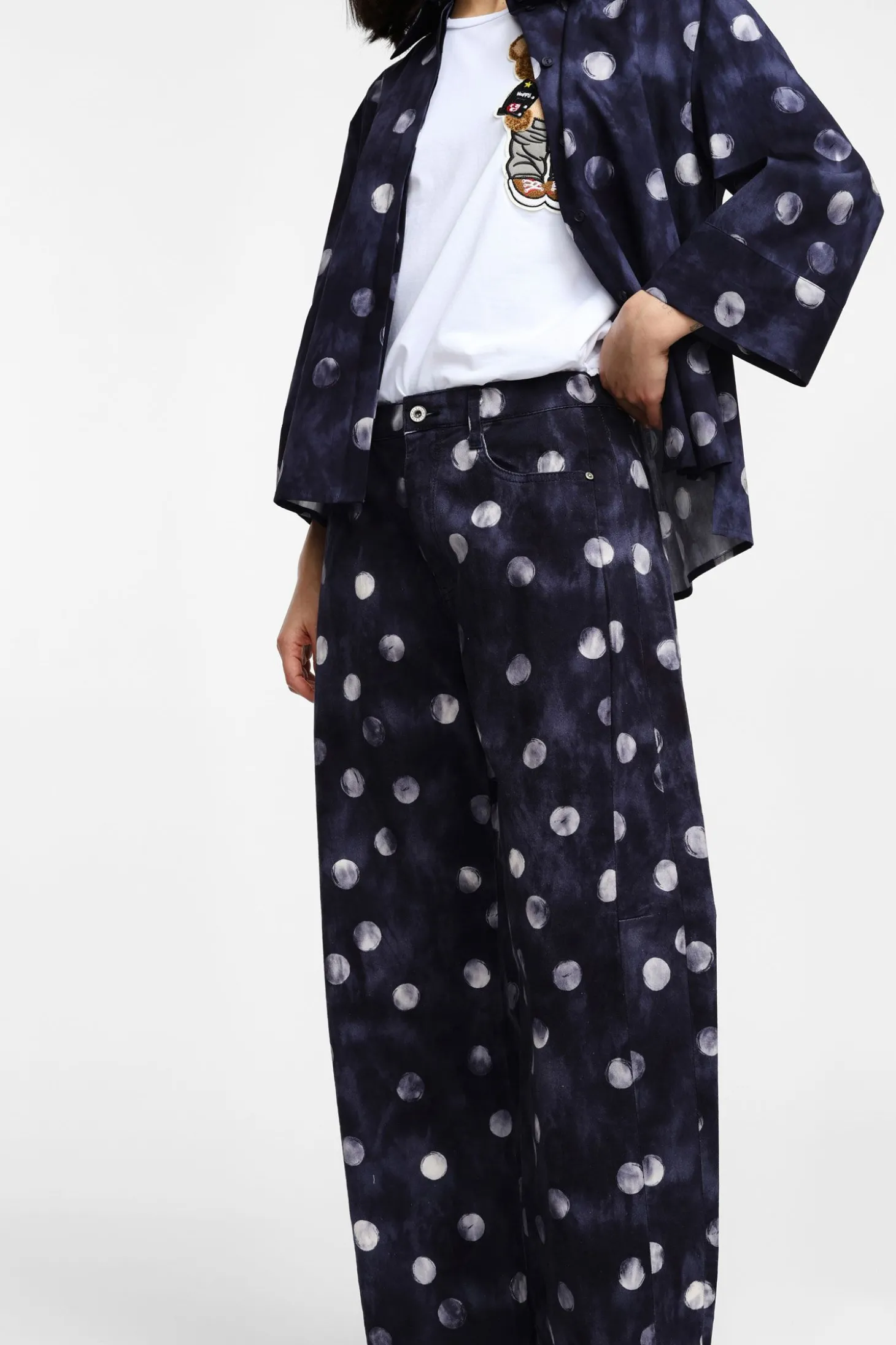 Pantaloni ampi con stampa pois