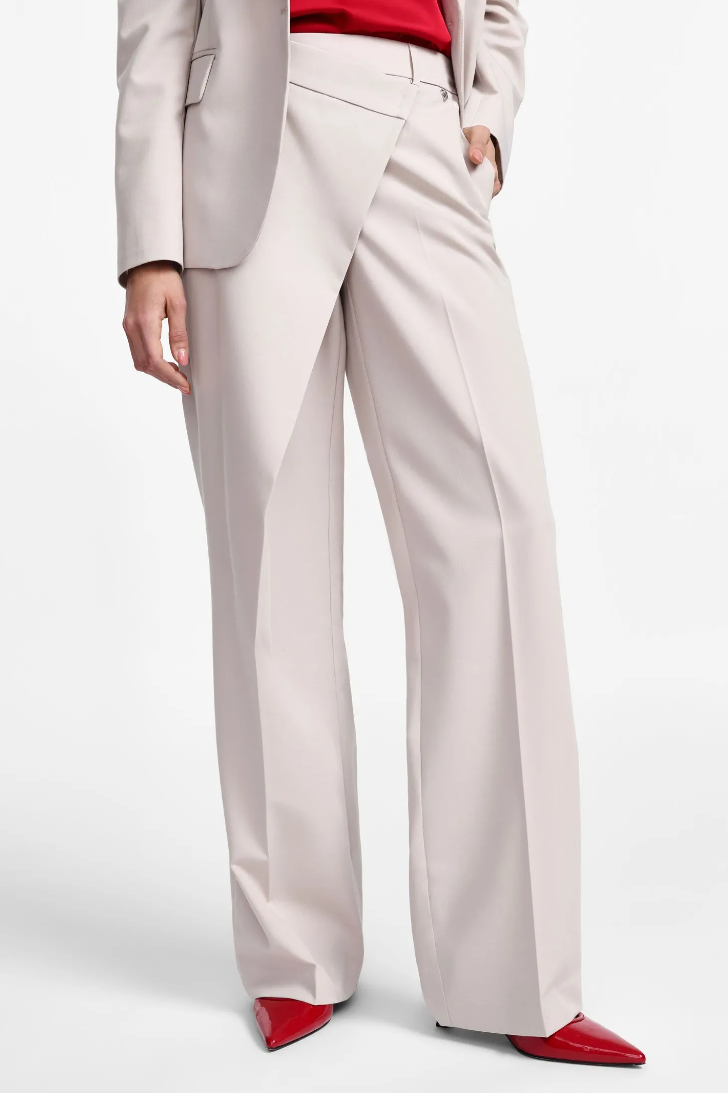 Pantaloni ampi vita alta con chiusura asimmetrica