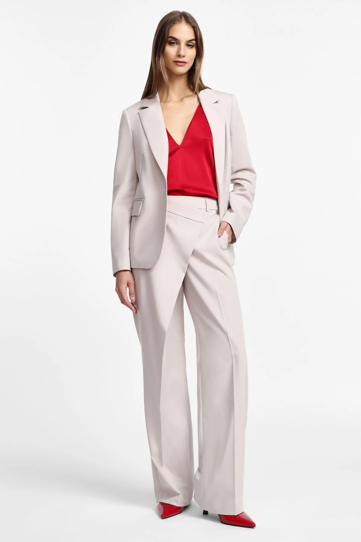 Pantaloni ampi vita alta con chiusura asimmetrica
