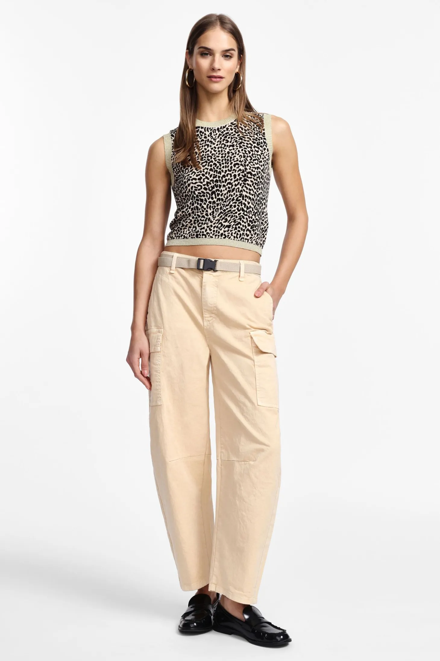 Pantaloni chino con tasche grandi
