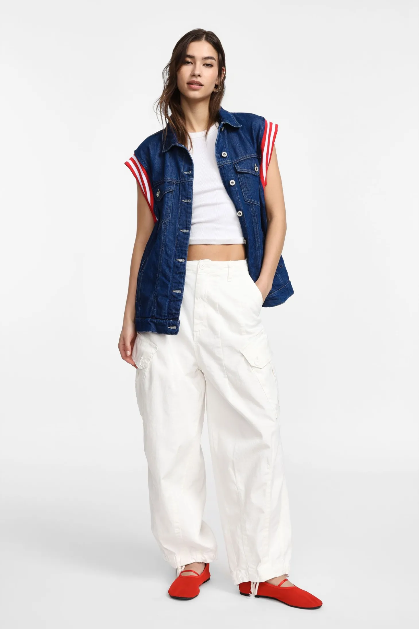 Pantaloni con tasche grandi e orli regolabili
