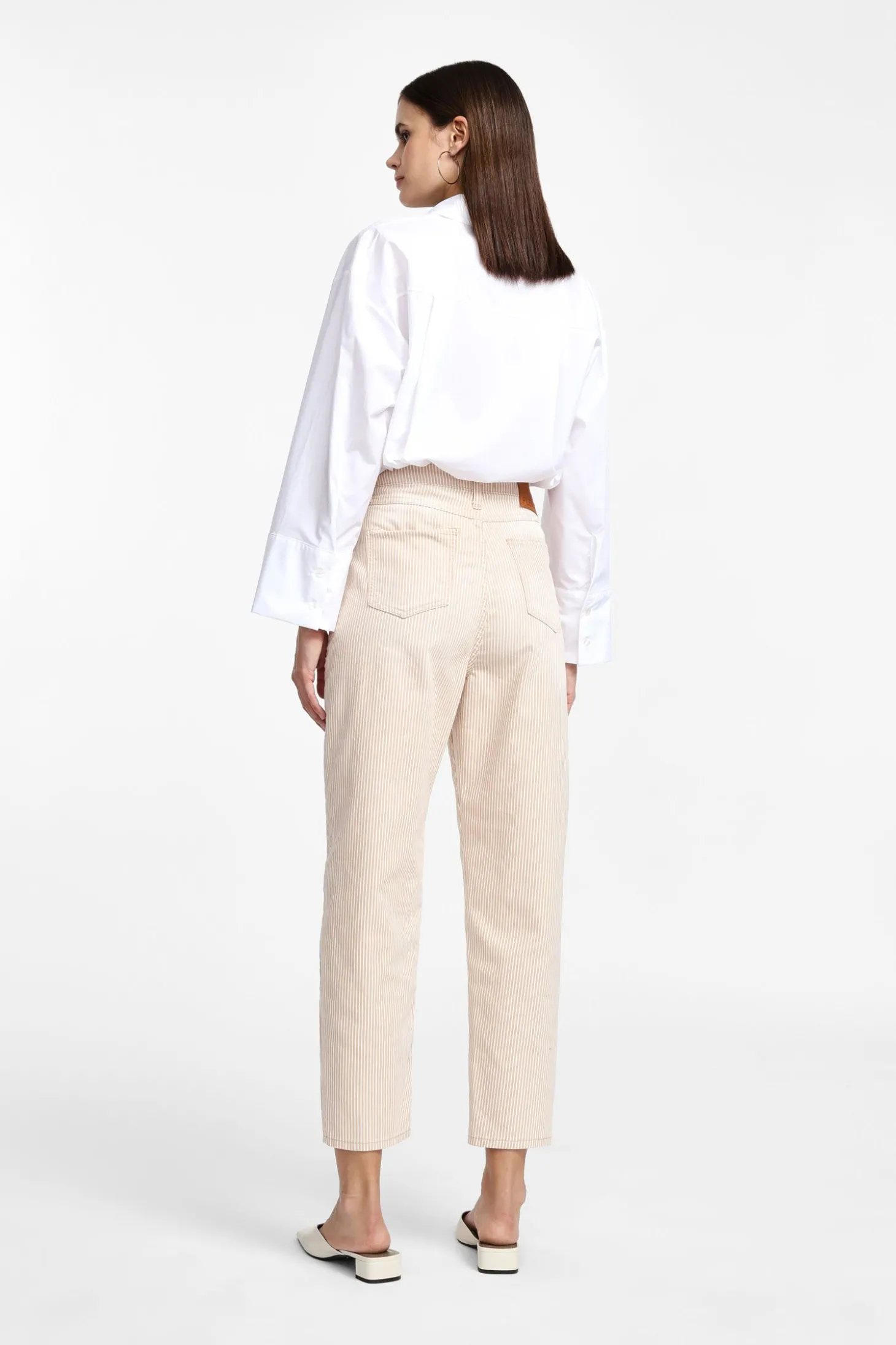 Pantaloni dritti con righe e dettagli strass