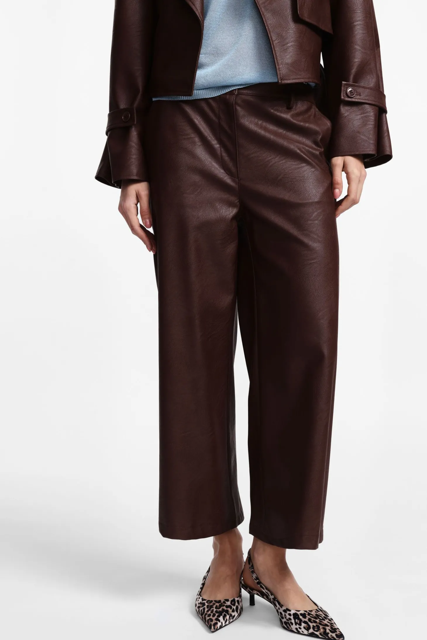 Pantaloni in similpelle a gamba larga dritta