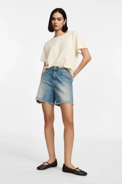 Shorts di jeans a taglio vivo