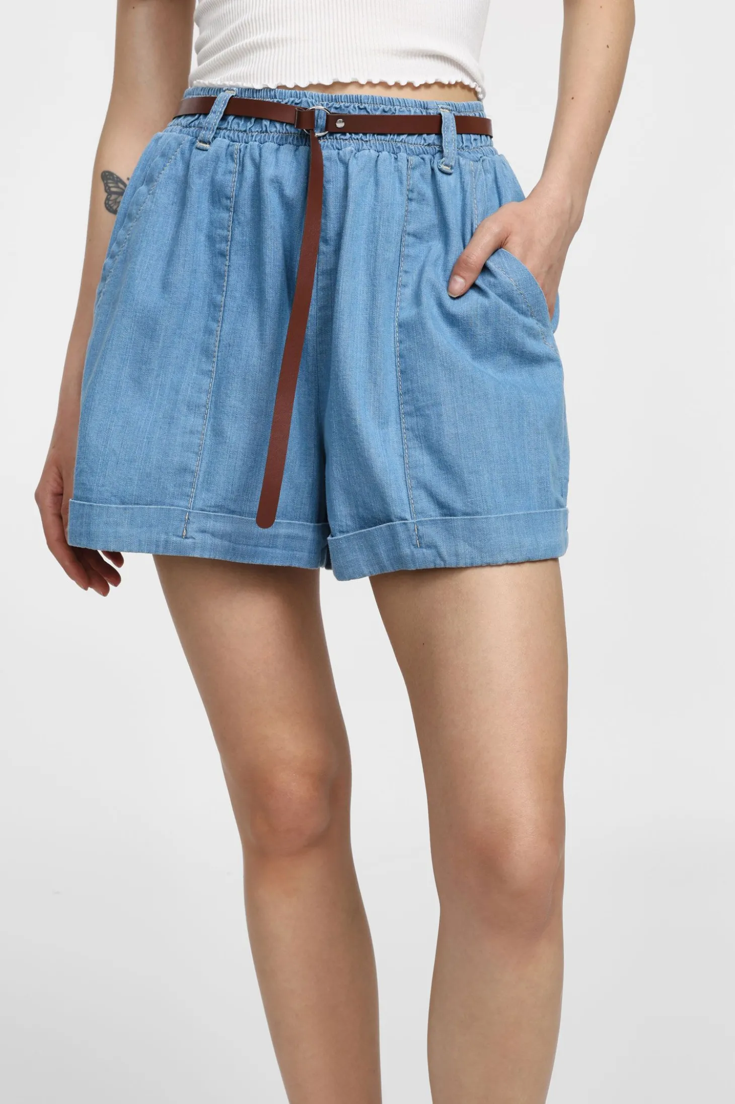 Shorts regulari con cintura inclusa