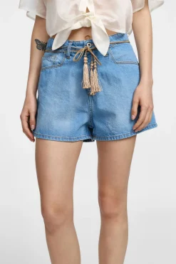 Shorts regulari con laccio e nappine