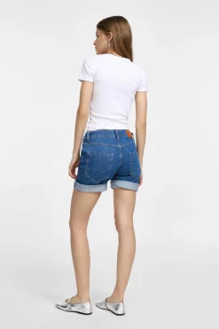 Shorts regulari con risvolto