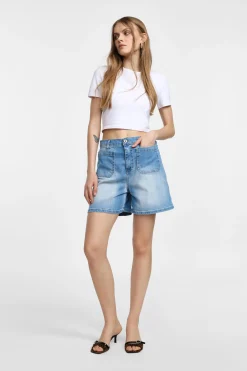 Shorts regulari con tasche frontali