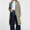 Trench con bottoni e cintura