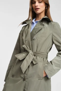Trench con bottoni e cintura