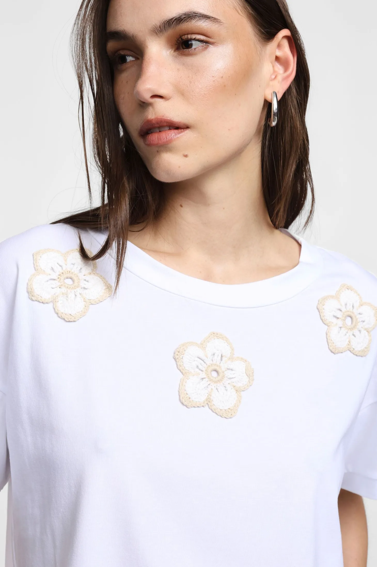 T-shirt con motivo floreale