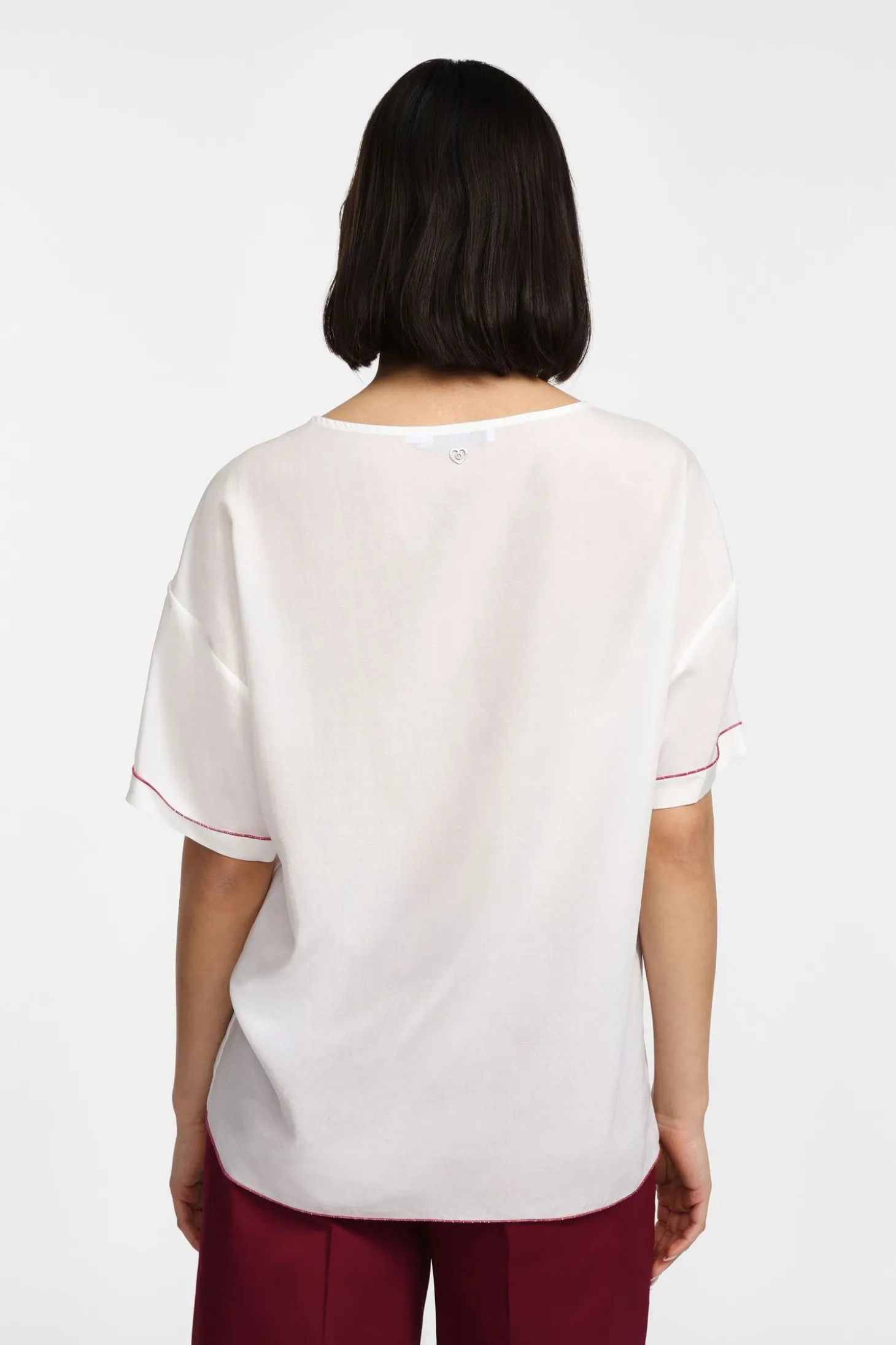 T-shirt con scollo rotondo e maniche corte
