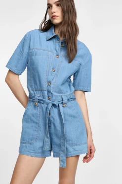 Tuta corta in denim con bottoni e cintura